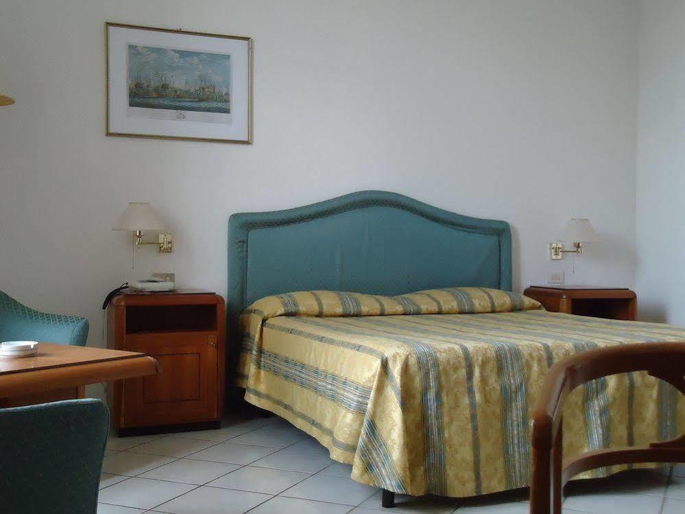 Albergo Roma Кашиана-Терме Экстерьер фото